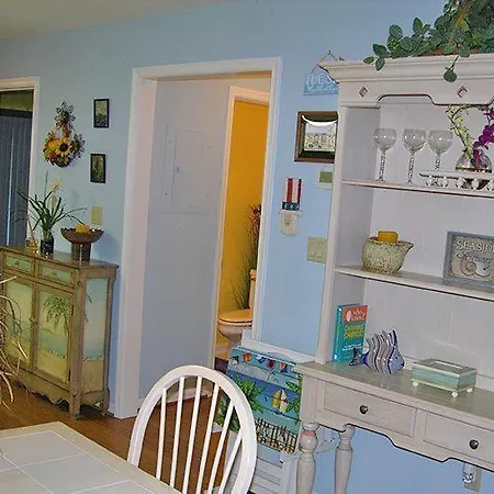 Harbour Club B16 Apartment